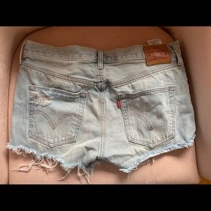 Levi’s high waisted shorts W30